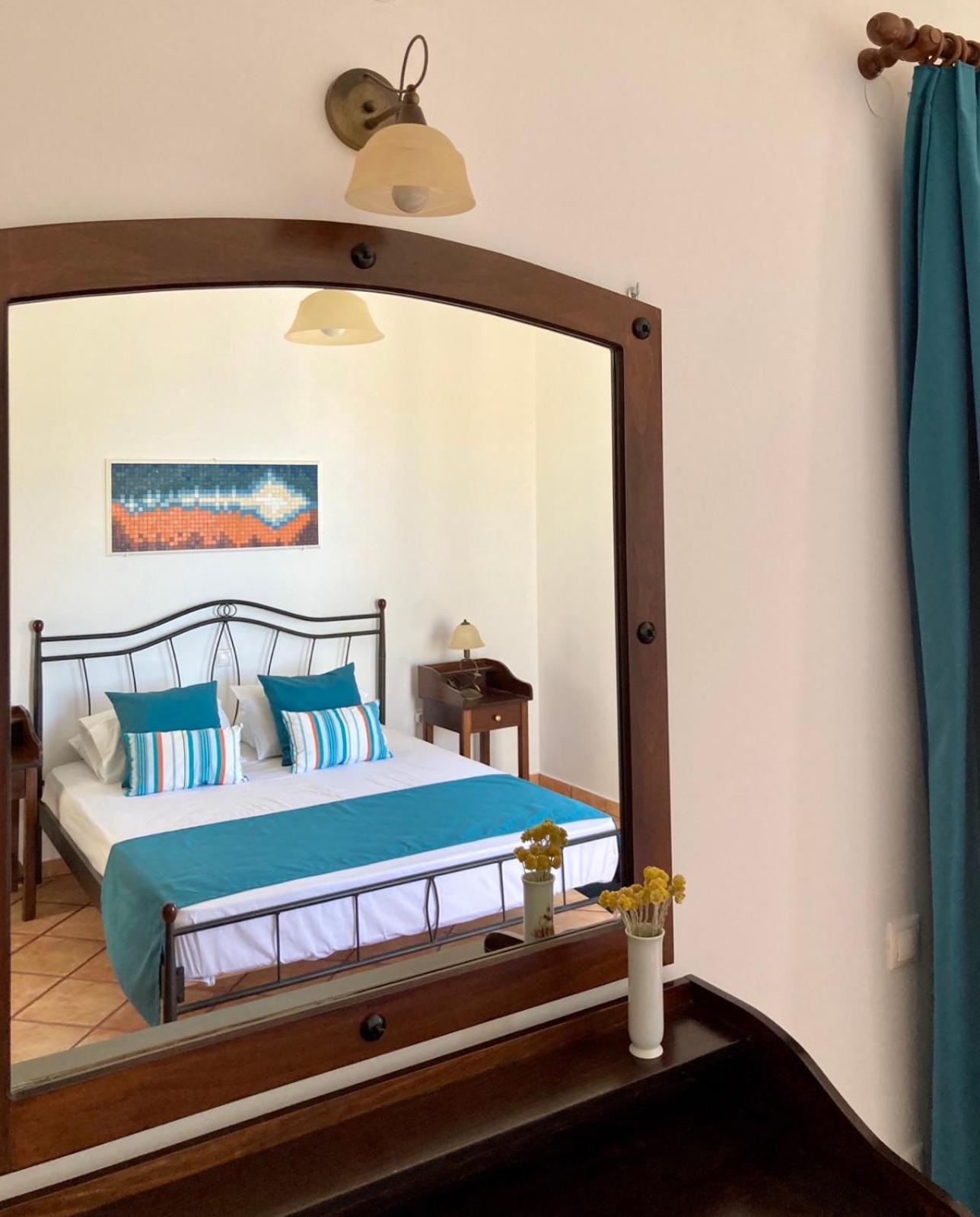 Syrou Lotos Studios & Apartments (Adults Only) Kíni Szoba fotó